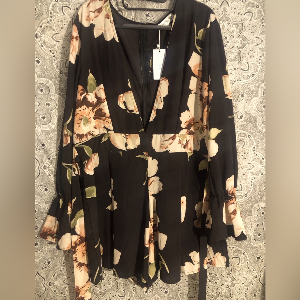 🎯sold in live show🎯 NWT black floral plus size belted Romper